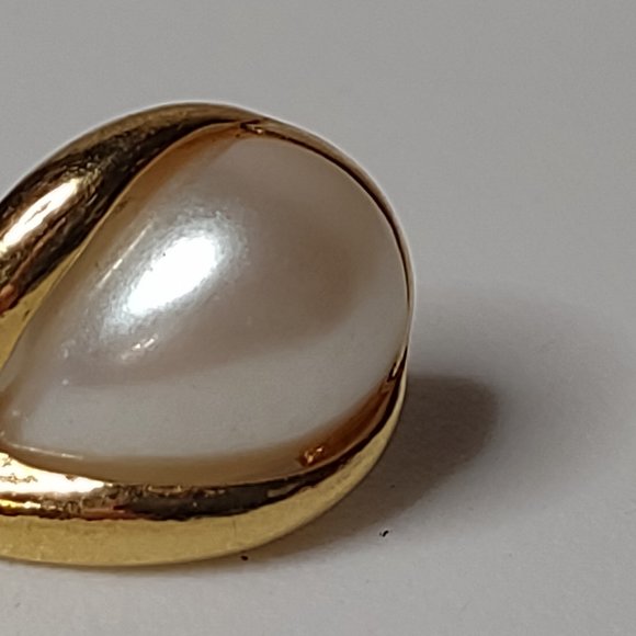 Gold Tone Teardrop Shaped Avon Earrings - Picture 6 of 12